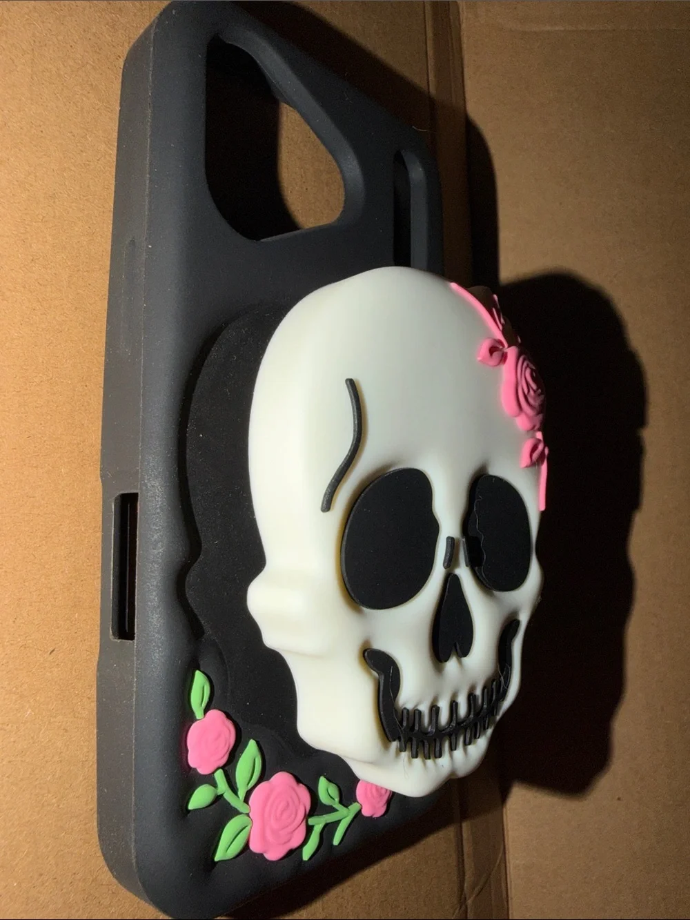Skull & Roses Silicone Phone Case with Silicone Skull Pop Grip for iPhone 17 Pro